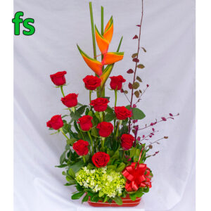 Rosas heliconia y hortensia